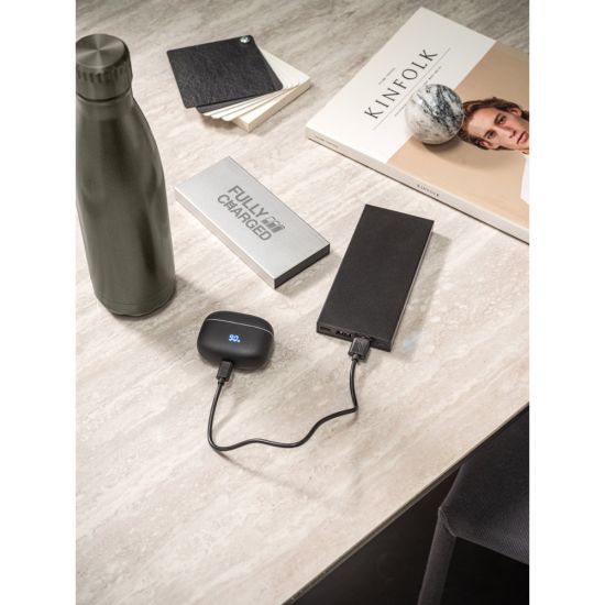 DOROTHY 10. Bateria portátil em alumínio 100% reciclado e bateria em lítio com capacidade de 10.000 mAh