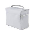 Bolsa térmica em PU, parte interna costurada, com alça de mão e bolso frontal.